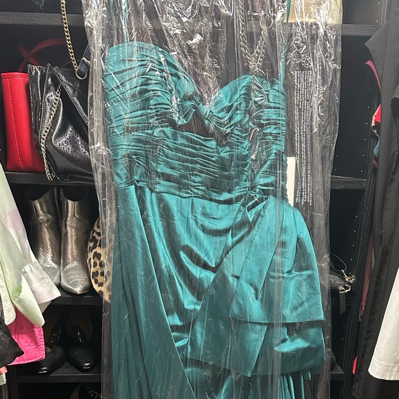 Mac Duggal Teal Gown! New! Never used! - Picture 5 of 5